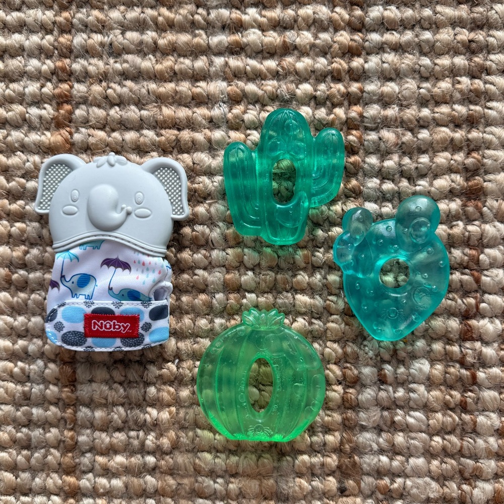 Itzy Ritzy Cutie Coolers Teether Set & Nuby Happy Hands Baby Teething Mitten